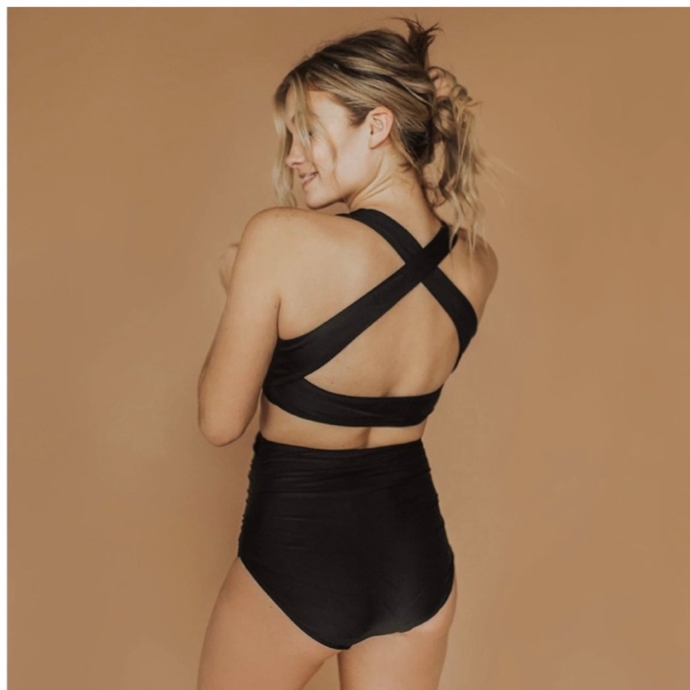 Albion fit matte black top knot and matte black hipster bottoms both size small